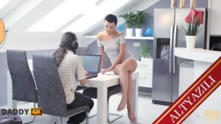 Olgun Anne, Üvey Oğluyla Sikişirken Basılıyor